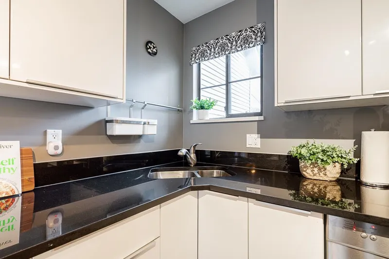 29 98 BEGIN STREET - photo 3 of 25