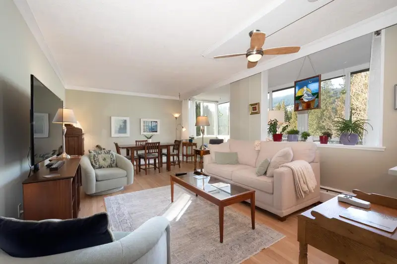 505 1425 ESQUIMALT AVENUE - photo 3 of 25