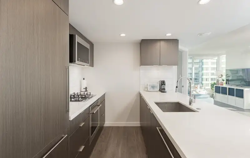 2907 8189 CAMBIE STREET - photo 3 of 39