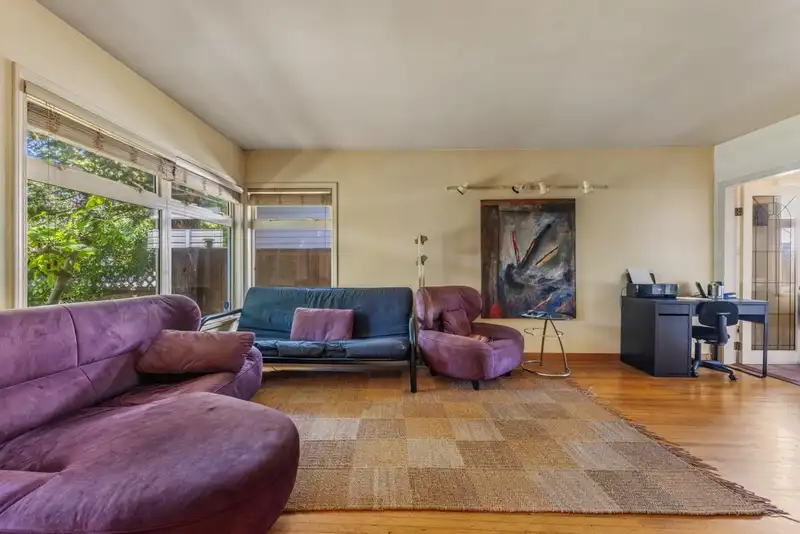 1698 GARDEN AVENUE - photo 2 of 15