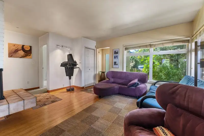 1698 GARDEN AVENUE - photo 3 of 15