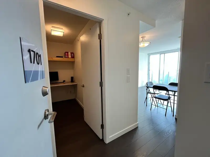 1701 5515 BOUNDARY ROAD - photo 2 of 16