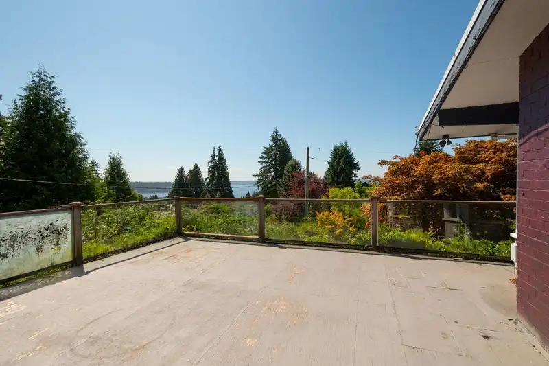 1241 NEPAL CRESCENT - photo 4 of 34