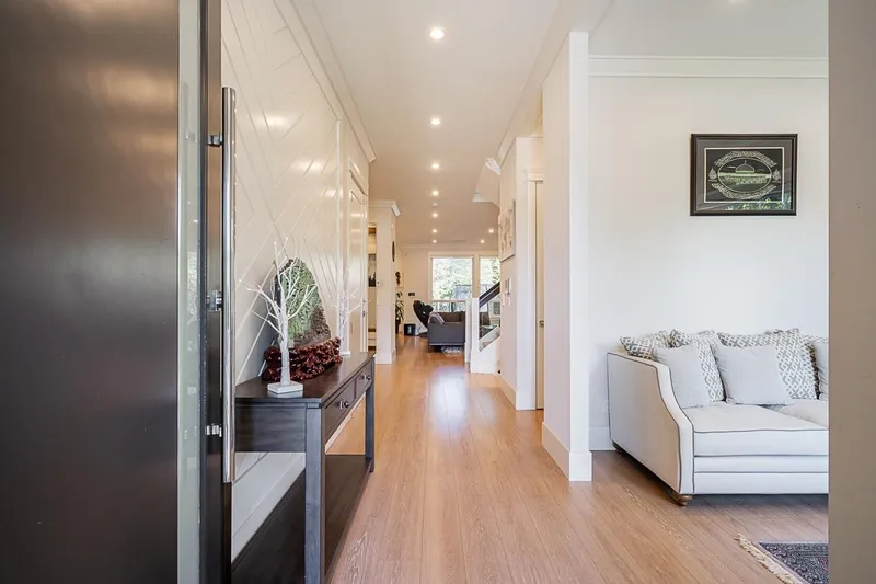 15699 77B AVENUE - photo 4 of 25