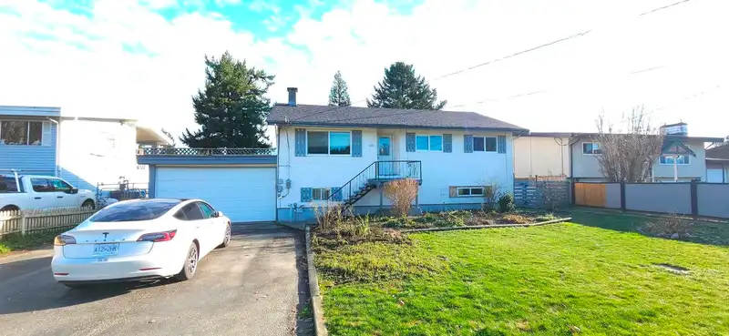 9620 MCNAUGHT ROAD - photo 2 of 10