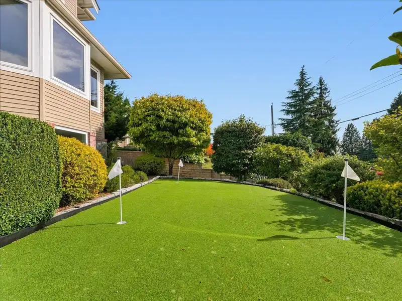 990 LEYLAND STREET - photo 3 of 40