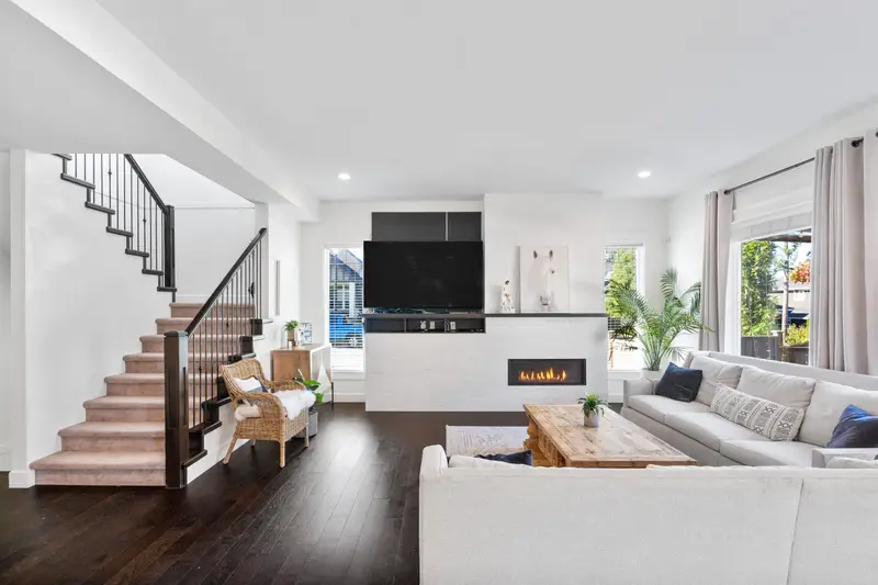 16411 26B AVENUE - photo 3 of 25