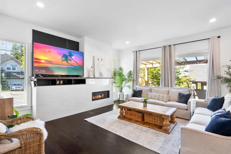 16411 26B AVENUE - photo 4 of 25