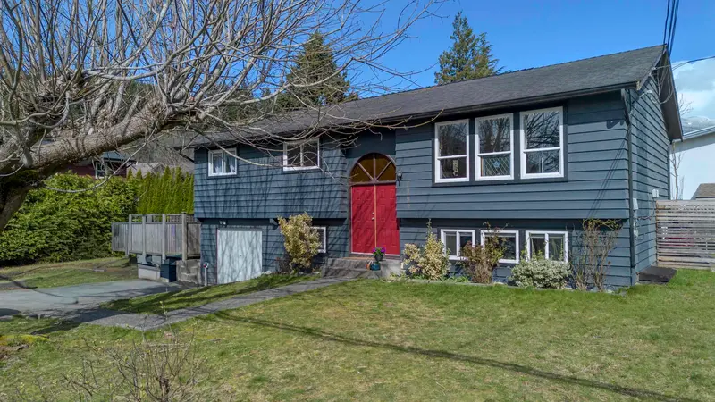 1990 MAPLE DRIVE - photo 2 of 25