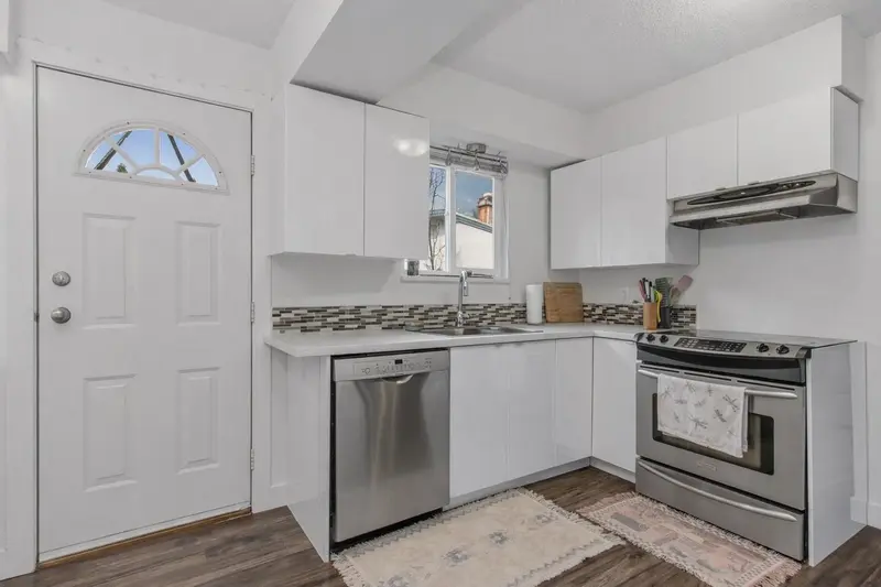 1990 MAPLE DRIVE - photo 4 of 25