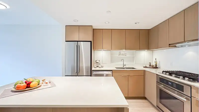 807 111 E 1ST AVENUE - photo 3 of 25