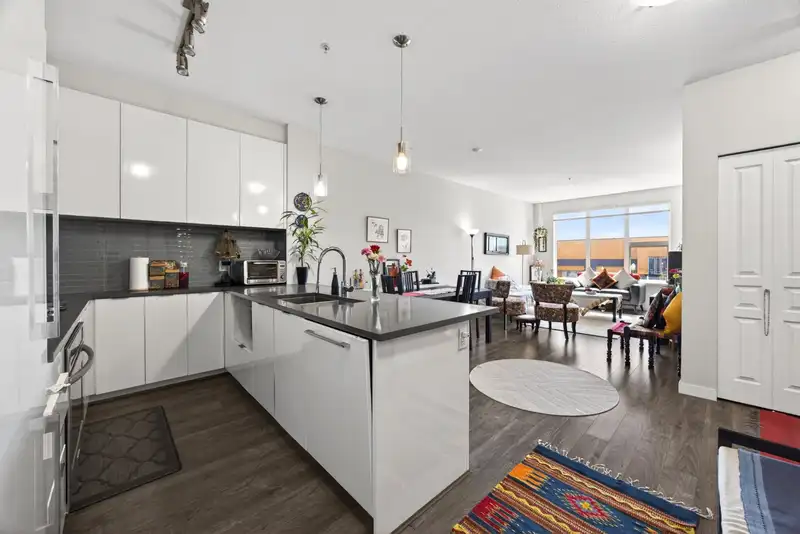 427 9311 ALEXANDRA ROAD - photo 1 of 25