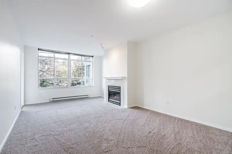 202 855 W 16TH STREET - photo 2 of 27