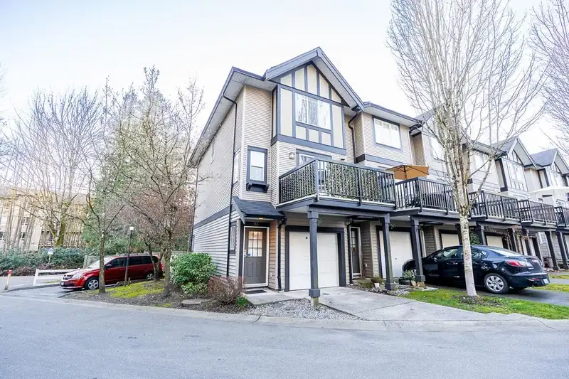 53 20176 68 AVENUE - photo 1 of 33