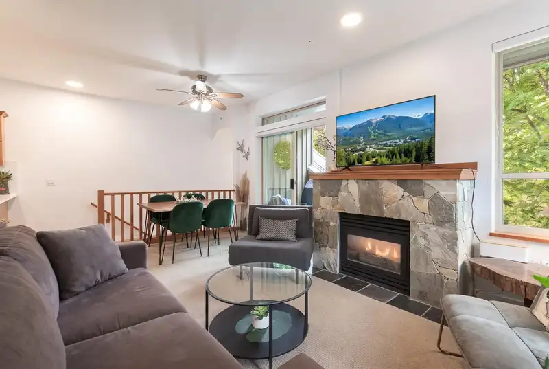 20 4385 NORTHLANDS BOULEVARD - photo 2 of 32