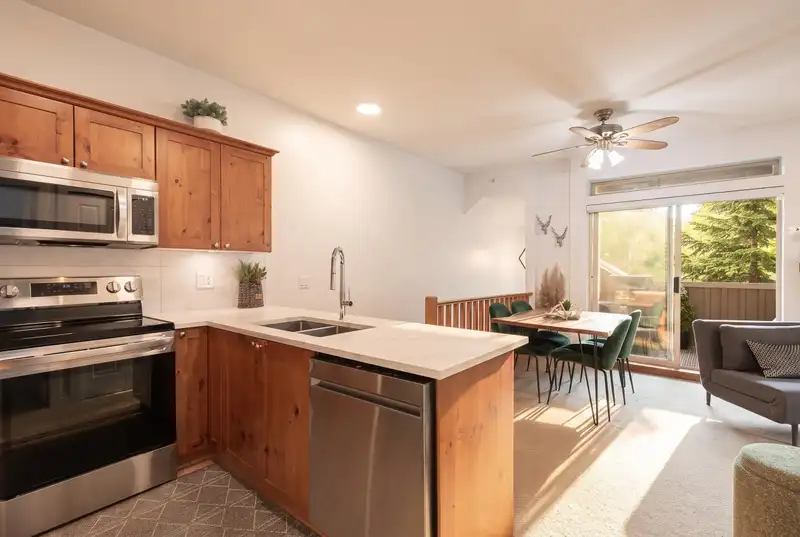 20 4385 NORTHLANDS BOULEVARD - photo 4 of 32