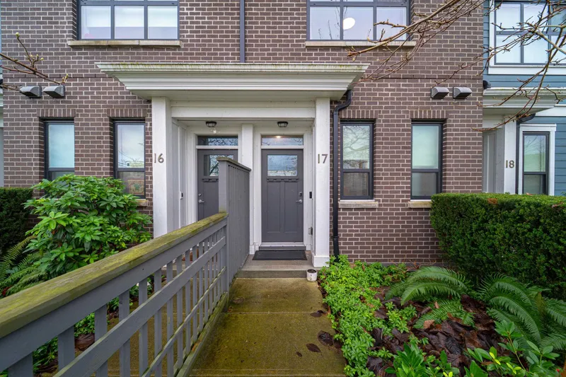 17 7039 MACPHERSON AVENUE - photo 4 of 25