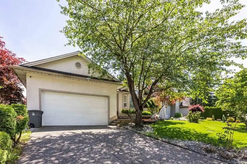 16198 111A AVENUE - photo 1 of 26