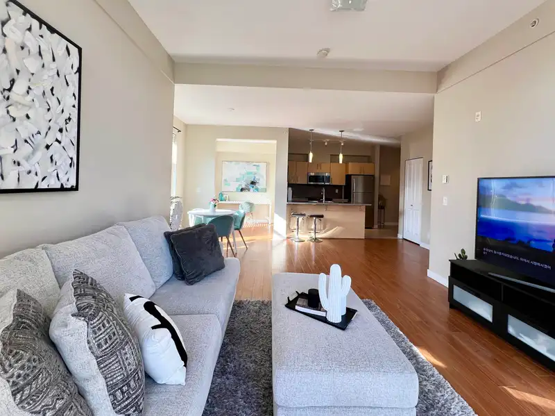 213 33545 RAINBOW AVENUE - photo 4 of 18
