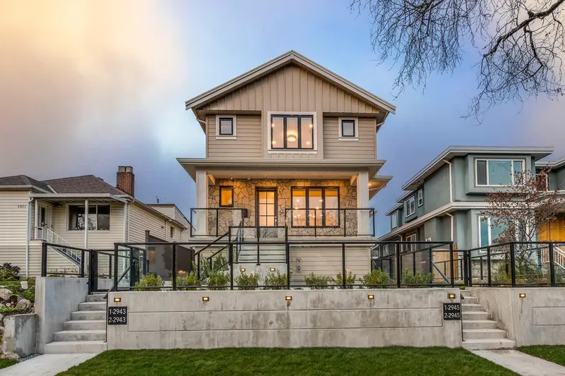 1 2943 E 44TH AVENUE - photo 2 of 25