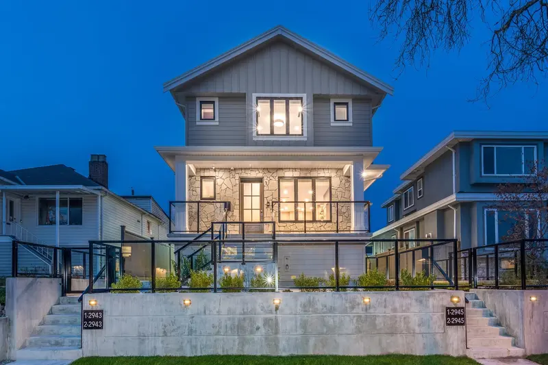 1 2943 E 44TH AVENUE - photo 3 of 25