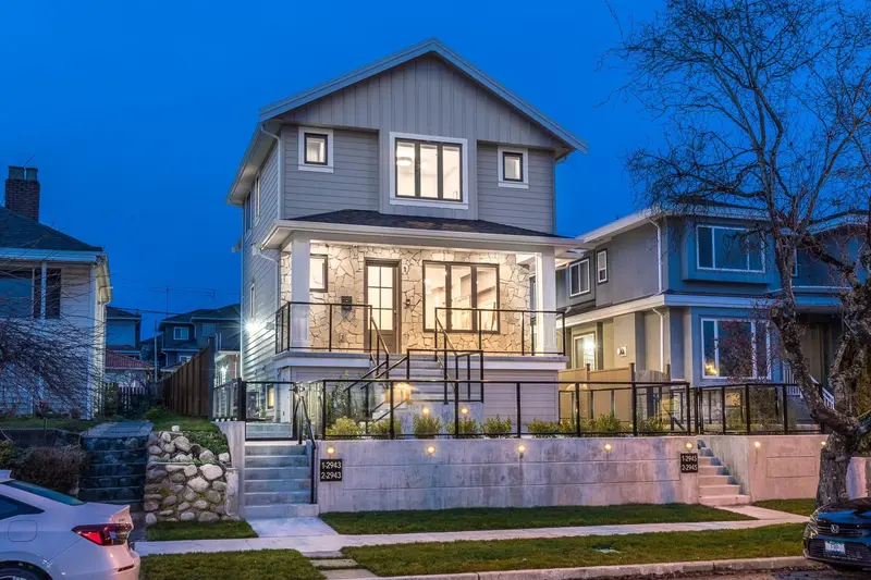 1 2943 E 44TH AVENUE - photo 4 of 25