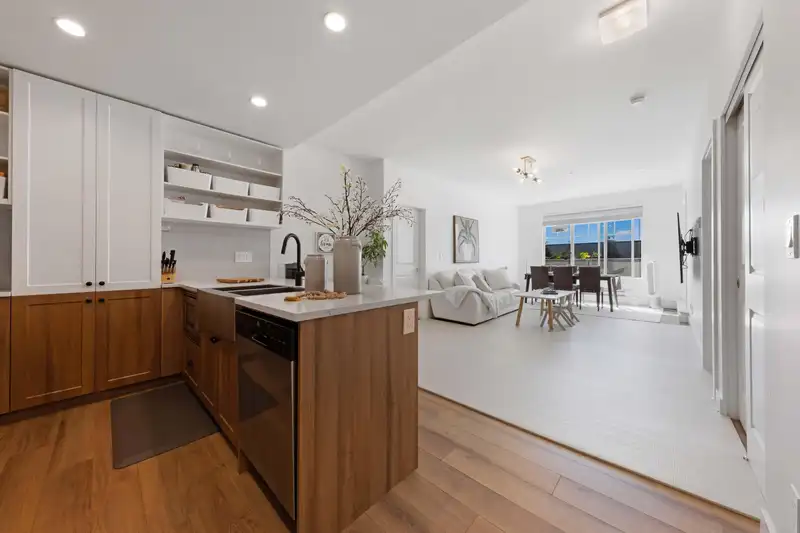 B213 20487 65 AVENUE - photo 1 of 16