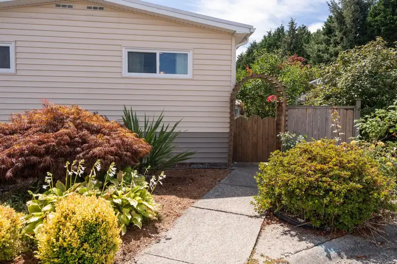 15824 NORFOLK ROAD - photo 2 of 39