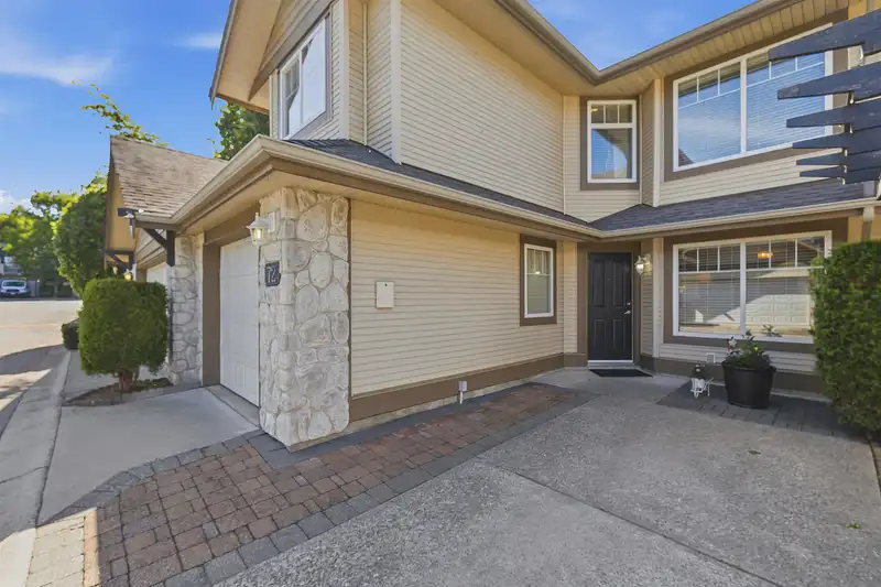 72 8888 151 STREET - photo 3 of 40