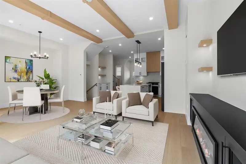 20518 75 AVENUE - photo 3 of 34