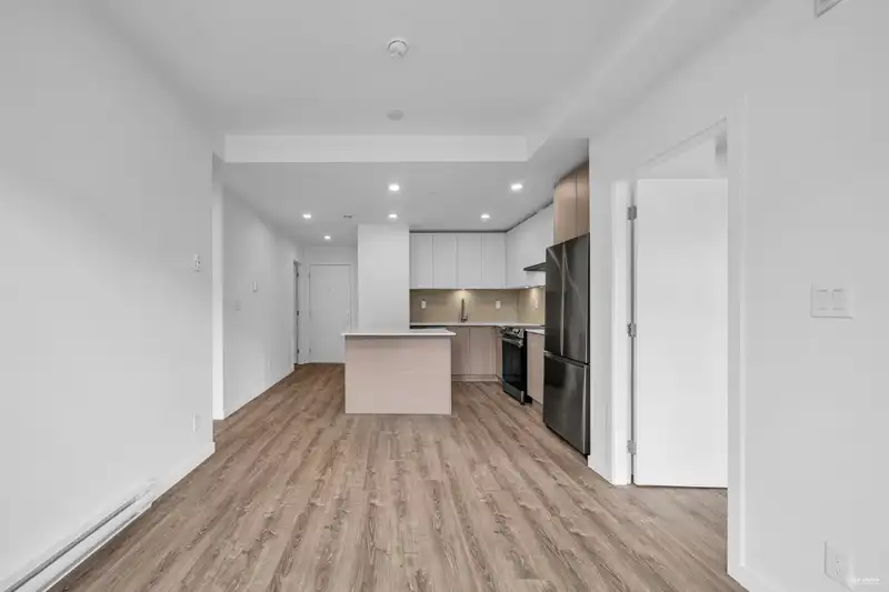 416 13969 96 AVENUE - photo 4 of 25