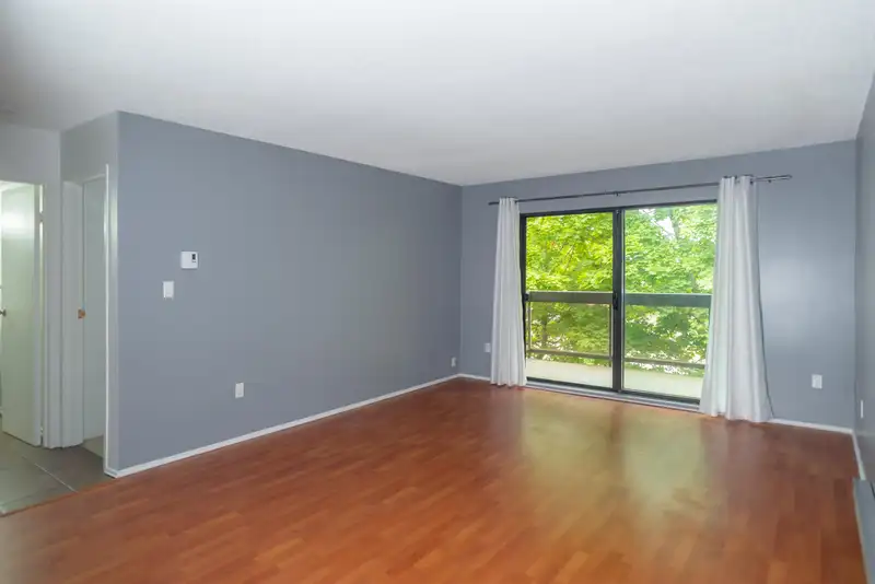 319 6105 KINGSWAY - photo 4 of 9