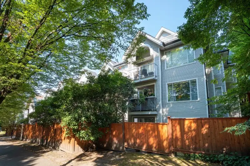 208 1433 E 1ST AVENUE - photo 1 of 33