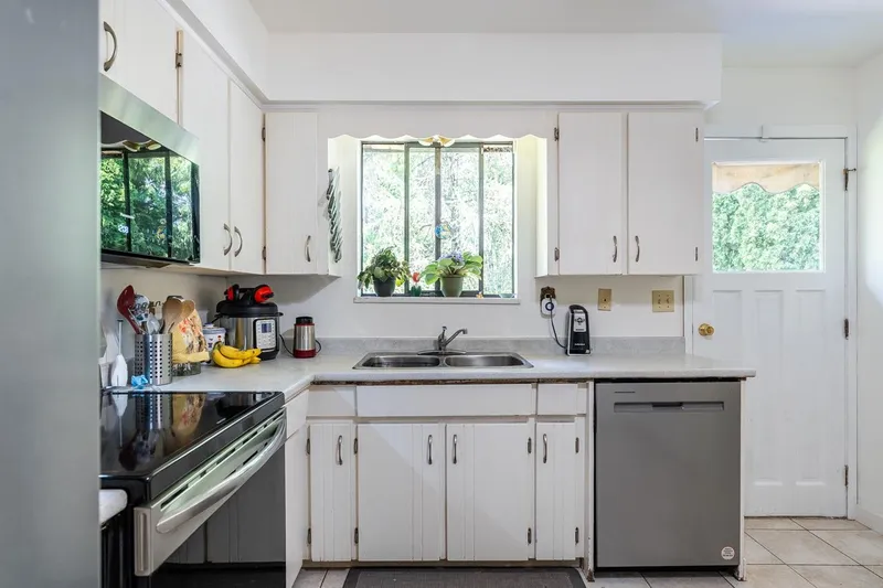 13575 CRESTVIEW DRIVE - photo 4 of 25