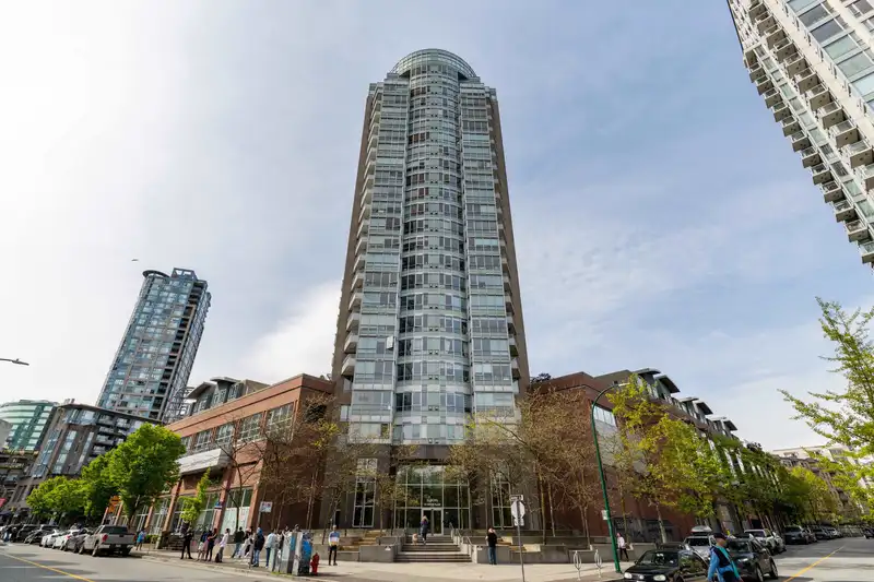 1210 63 KEEFER PLACE - photo 1 of 26