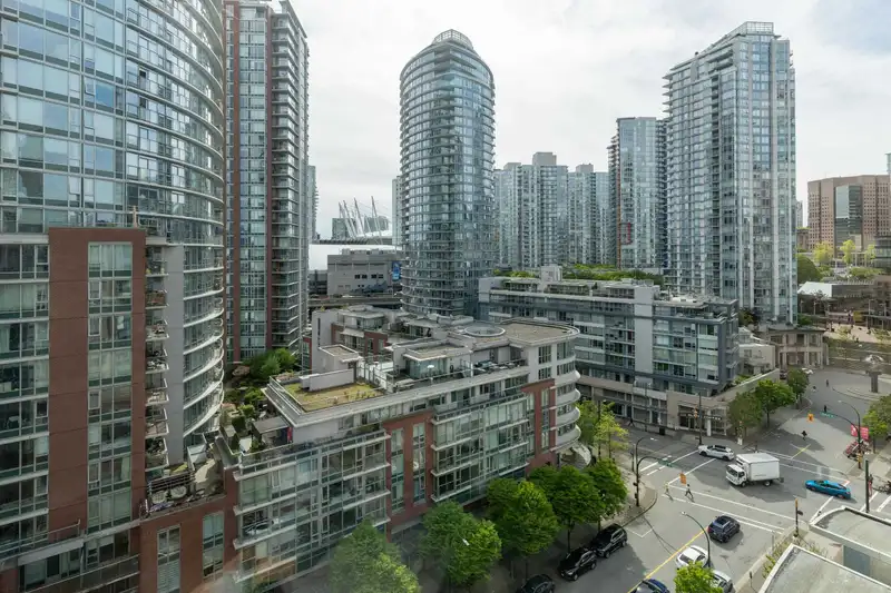 1210 63 KEEFER PLACE - photo 2 of 26