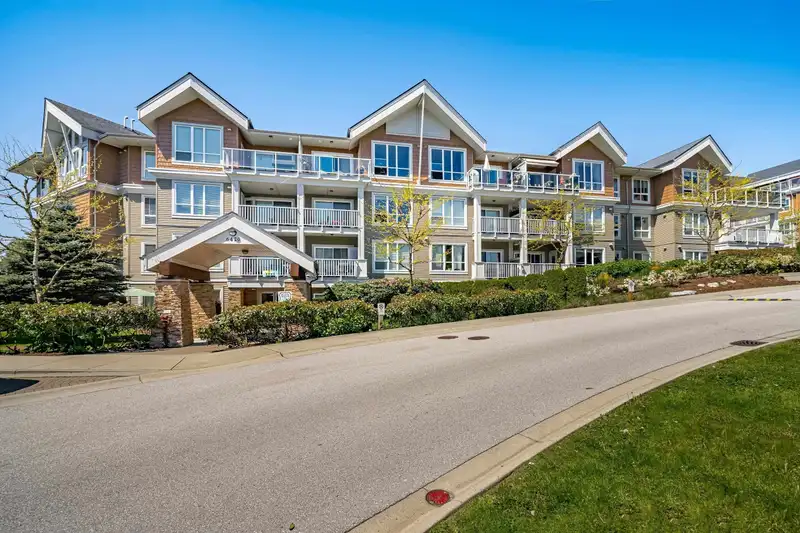 208 6420 194 STREET - photo 1 of 39