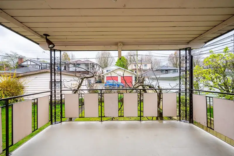 2976 E 15TH AVENUE - photo 2 of 8