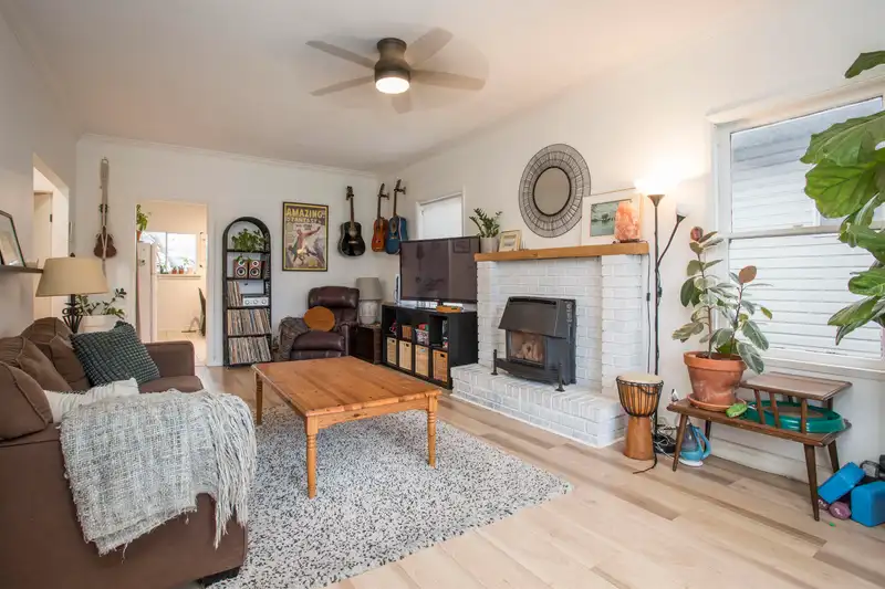 1976 WARWICK AVENUE - photo 1 of 36