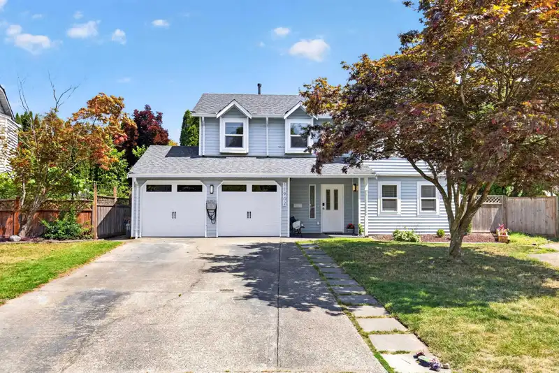 11902 BRUCE PLACE - photo 3 of 40