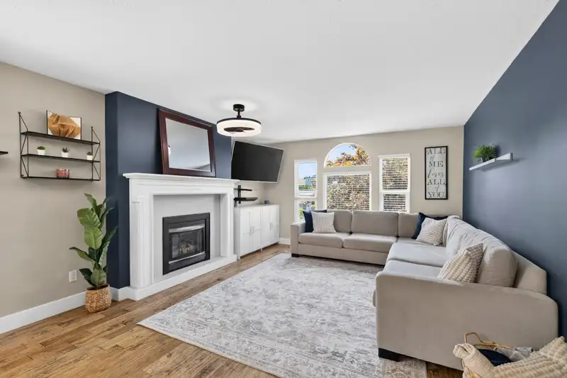 11902 BRUCE PLACE - photo 4 of 40