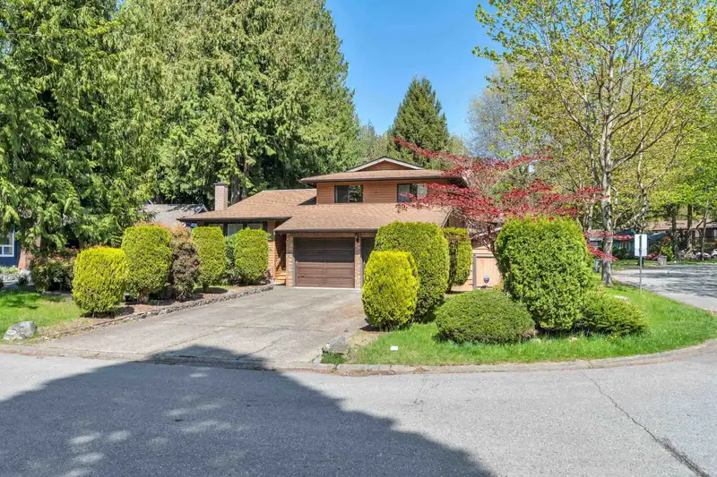14543 91B AVENUE - photo 2 of 40