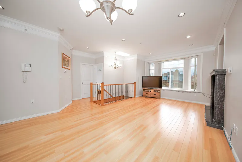 3320 E 43RD AVENUE - photo 4 of 25