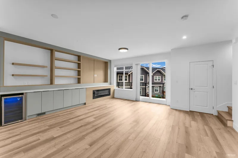 21 10488 124 STREET - photo 2 of 25