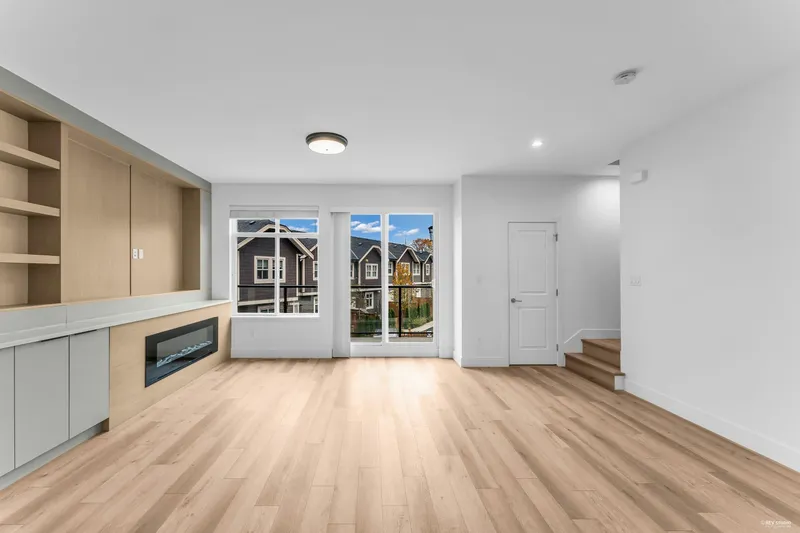 21 10488 124 STREET - photo 3 of 25