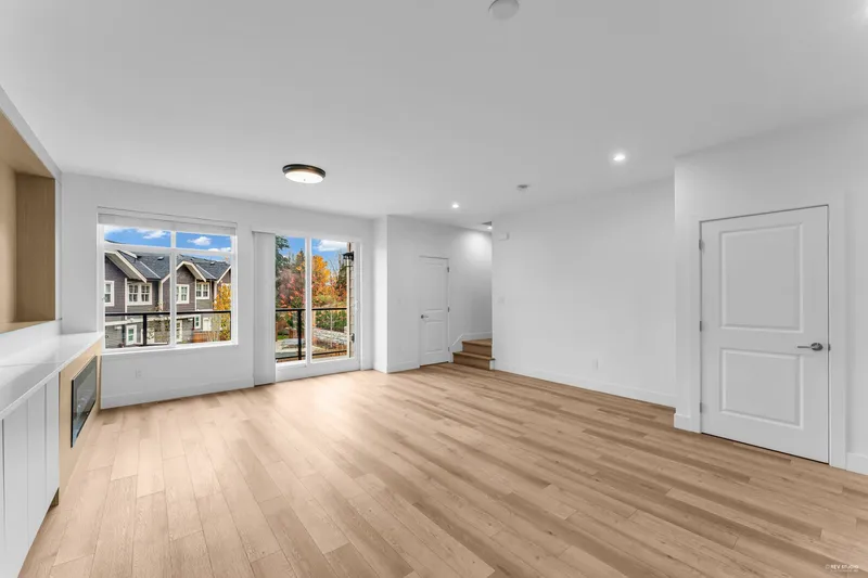 21 10488 124 STREET - photo 4 of 25