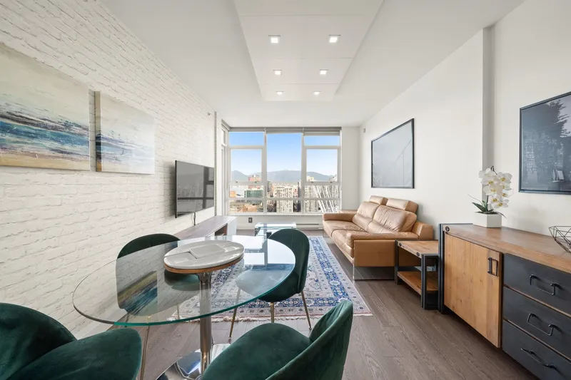 3705 928 BEATTY STREET - photo 2 of 18