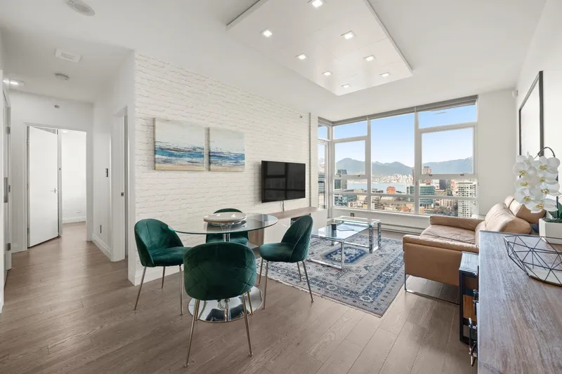 3705 928 BEATTY STREET - photo 3 of 18