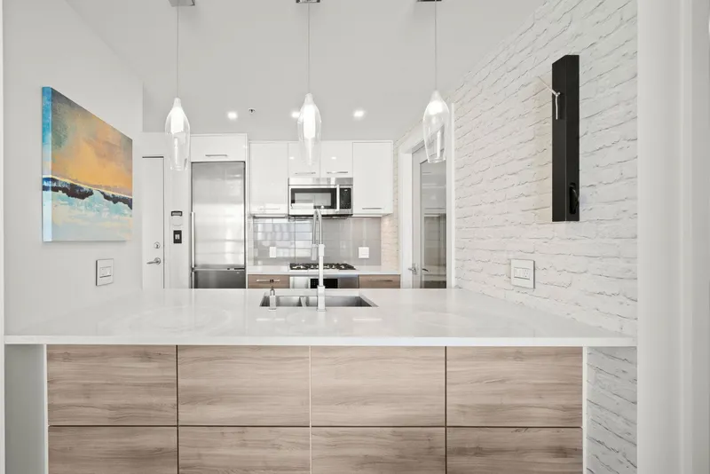 3705 928 BEATTY STREET - photo 4 of 18