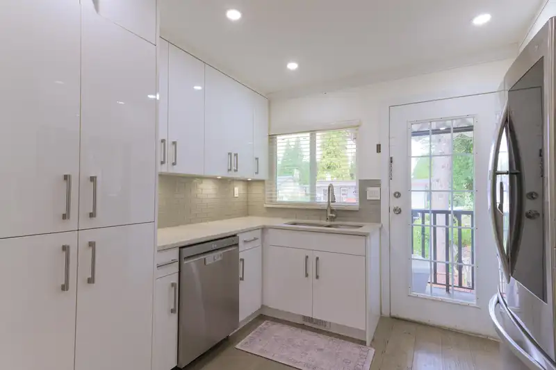 1543 CHADWICK AVENUE - photo 3 of 24